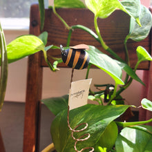 Load image into Gallery viewer, Bee Garden Plant Pick