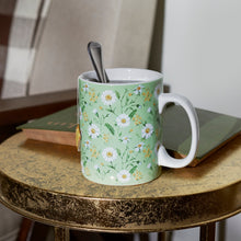 Load image into Gallery viewer, Green Daisy Mug